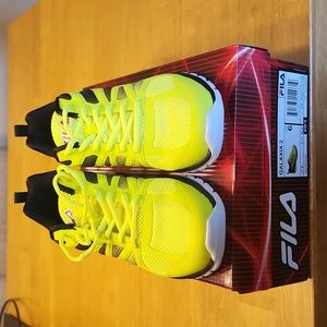 Brand new Fila size 6 shoe. Never worn. Still in box.